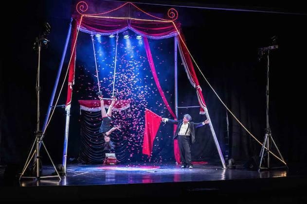 Circovagando: il Circo Contemporaneo di Nando e Maila, sgangherati e intonatissimi